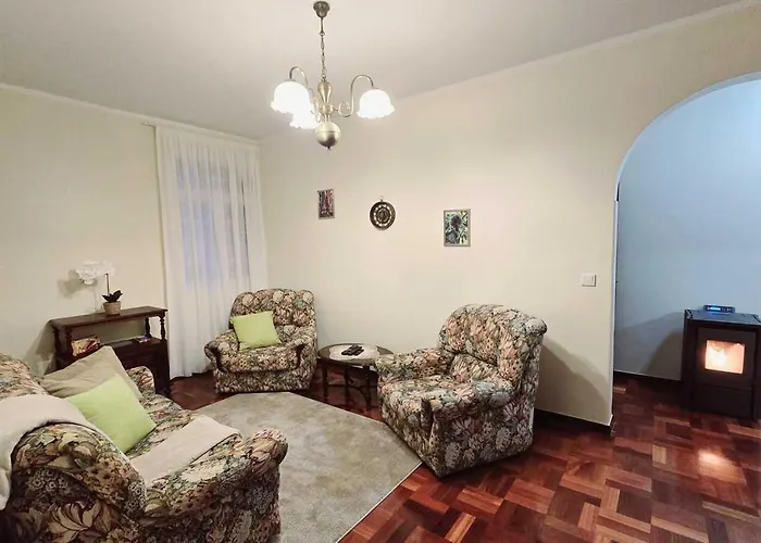 Banana Lovers - Farm View *