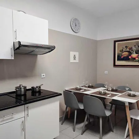 Banana Lovers - Farm View