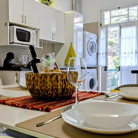 Banana Lovers - Farm View