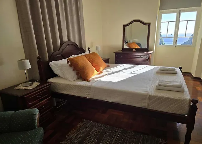 Banana Lovers - Farm View *