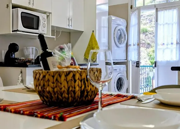 Banana Lovers - Farm View